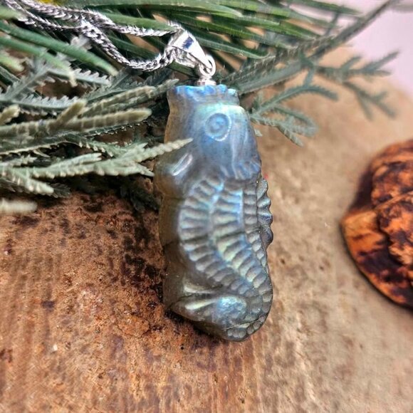 Nature Labradorite Carved Flashy Sea Horse Pendant Necklace - Picture 6 of 10